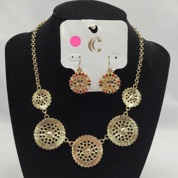 🔹️NWT Charming Charlie "Red, White, & Bold" Necklace & Earring Set - Picture 2 of 8
